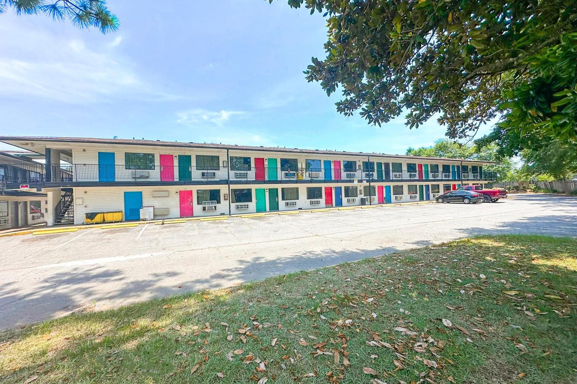 Luxury Inn By Oyo Albany Exterior foto