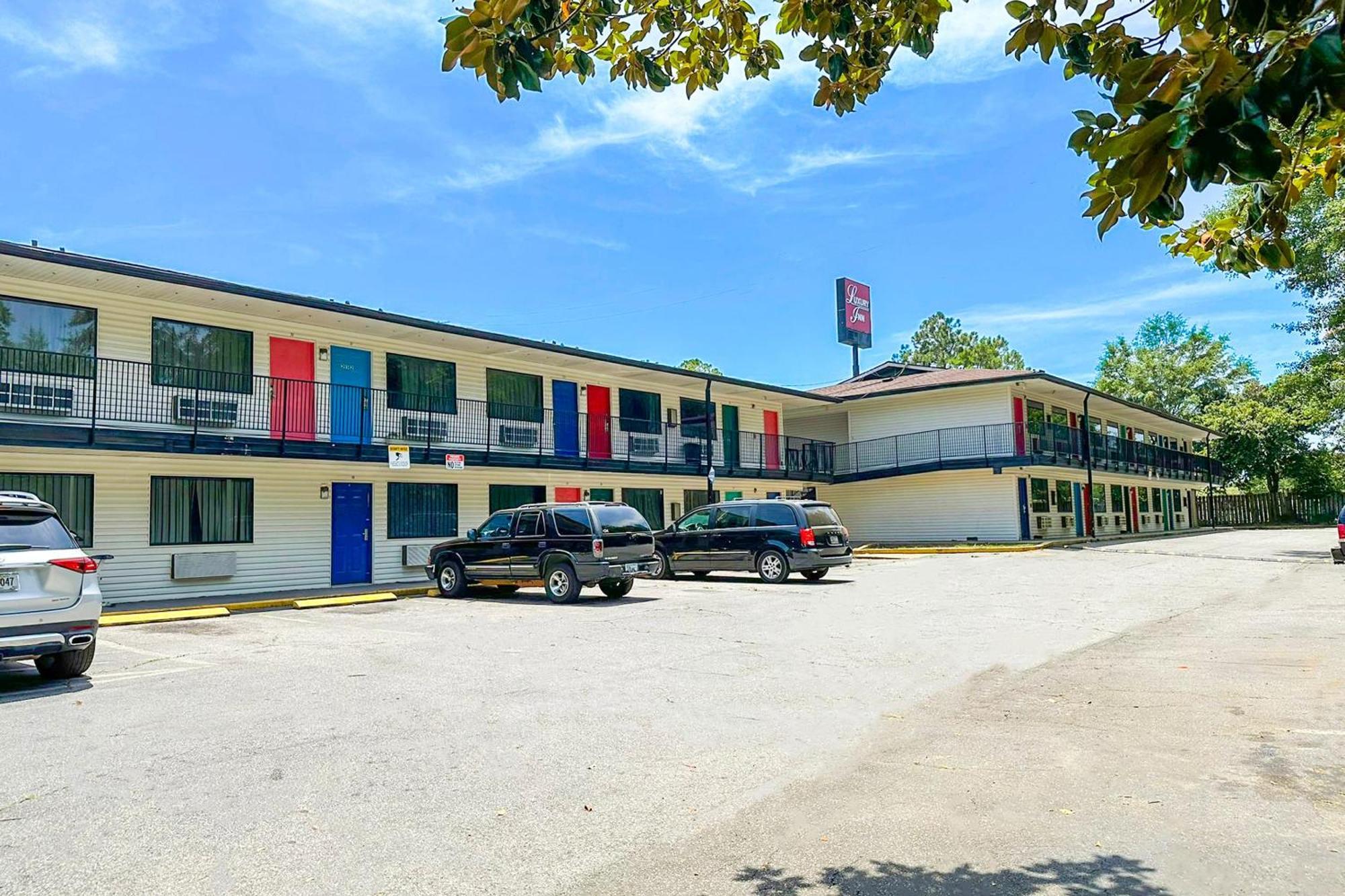 Luxury Inn By Oyo Albany Exterior foto